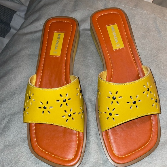 Sandals by Nevada, Yellow/Orange Low Heel, Sz 9 - Picture 2 of 13